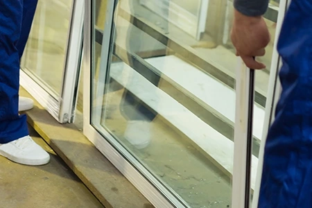 Commercial Glass Repair Technician in Evanston, IL